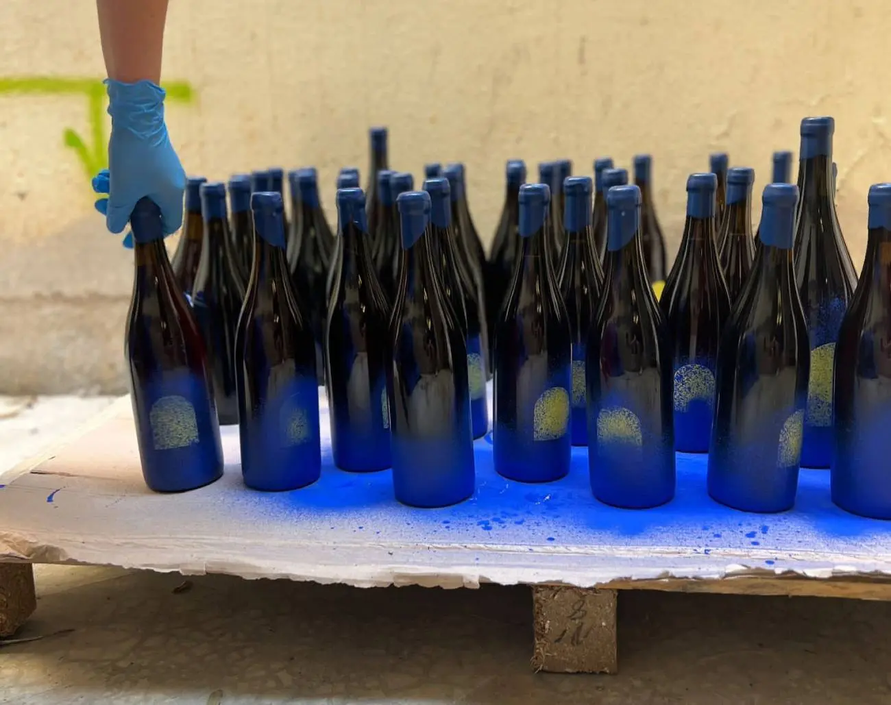 (EN) Spray painting bottles of Suc Suc Work in Progress.